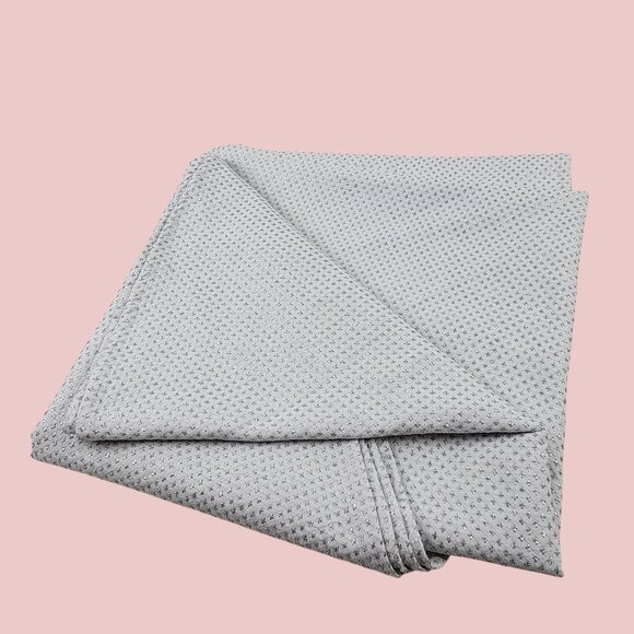 Rachel Ashwell Tablecloth Round White Metallic Silver Stars Holiday Chic 66" Dia - Picture 6 of 7